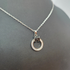 Conjunto Collar y Pendientes de Anillos con Circonitas - 100% Acero Bañado en Rodio