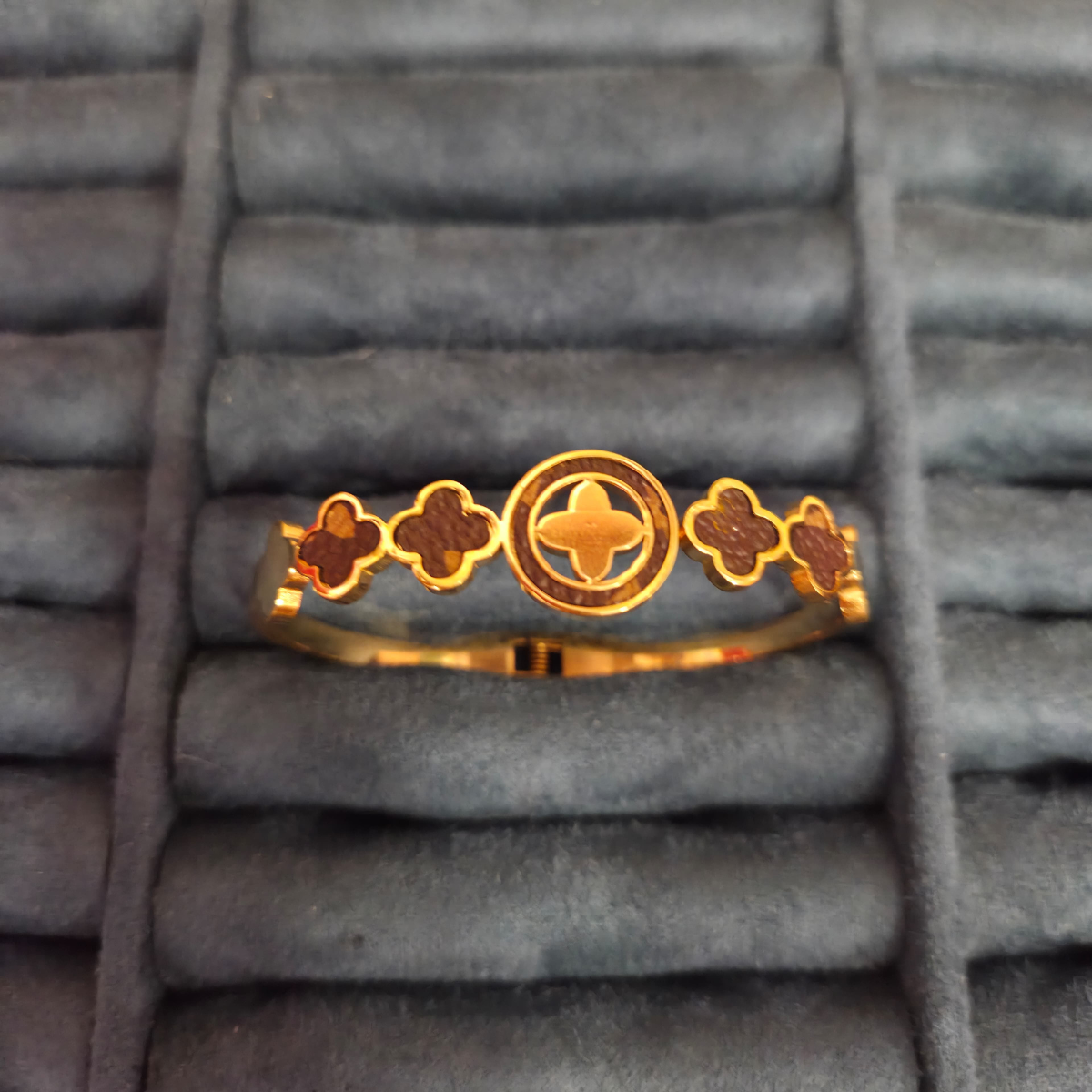 Bracelet 100 % acier plaqué or 18 carats - Design élégant
