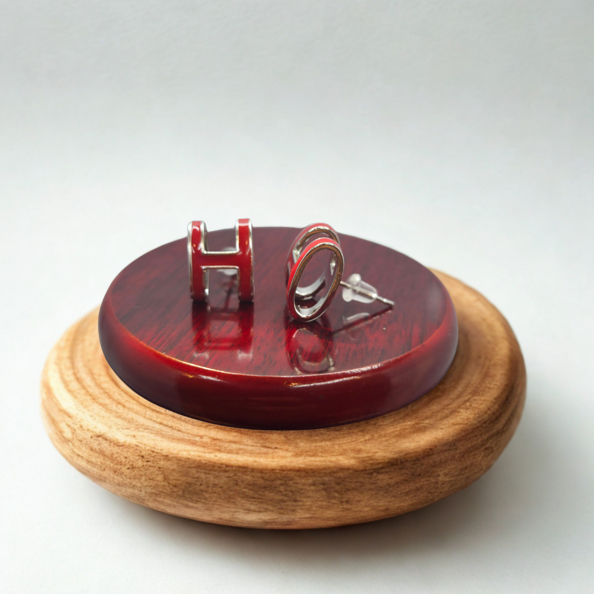 Conjunto Collar y Pendientes con Letra 'H' Esmaltada Roja - 100% Acero Bañado en Rodio