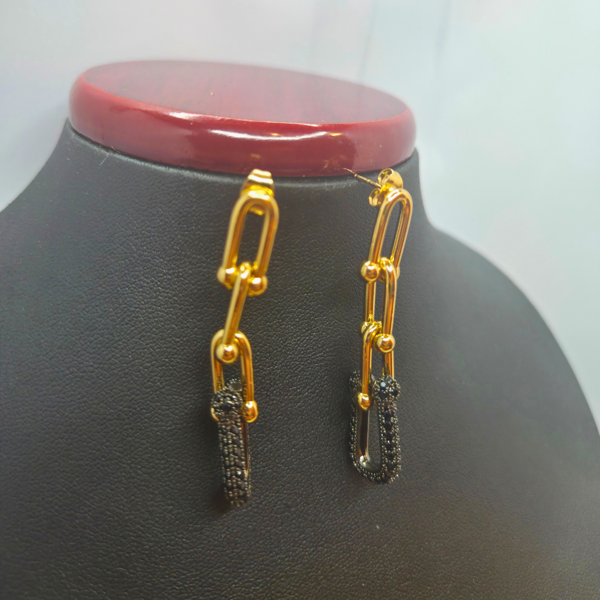 Conjunto de Cadena de Eslabones con Detalles Negros (Collar, Pulsera y Pendientes) - 100% Acero Bañado en Oro 18K