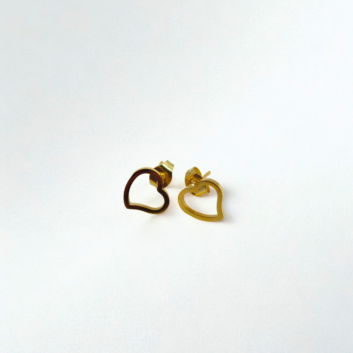 Conjunto Collar y Pendientes de Corazones Calados - 100% Acero Bañado en Oro 18K