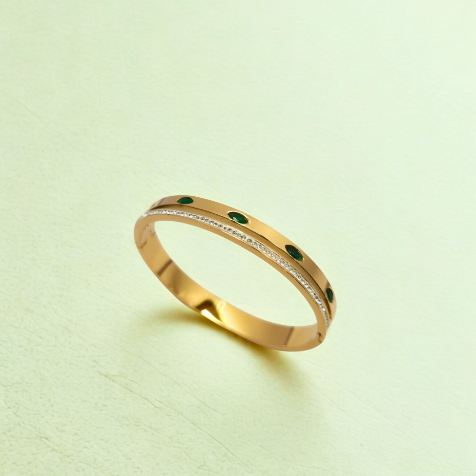 Pulsera Rígida con Cristales Verdes y Circonitas - 100% Acero Bañado en Oro 18K