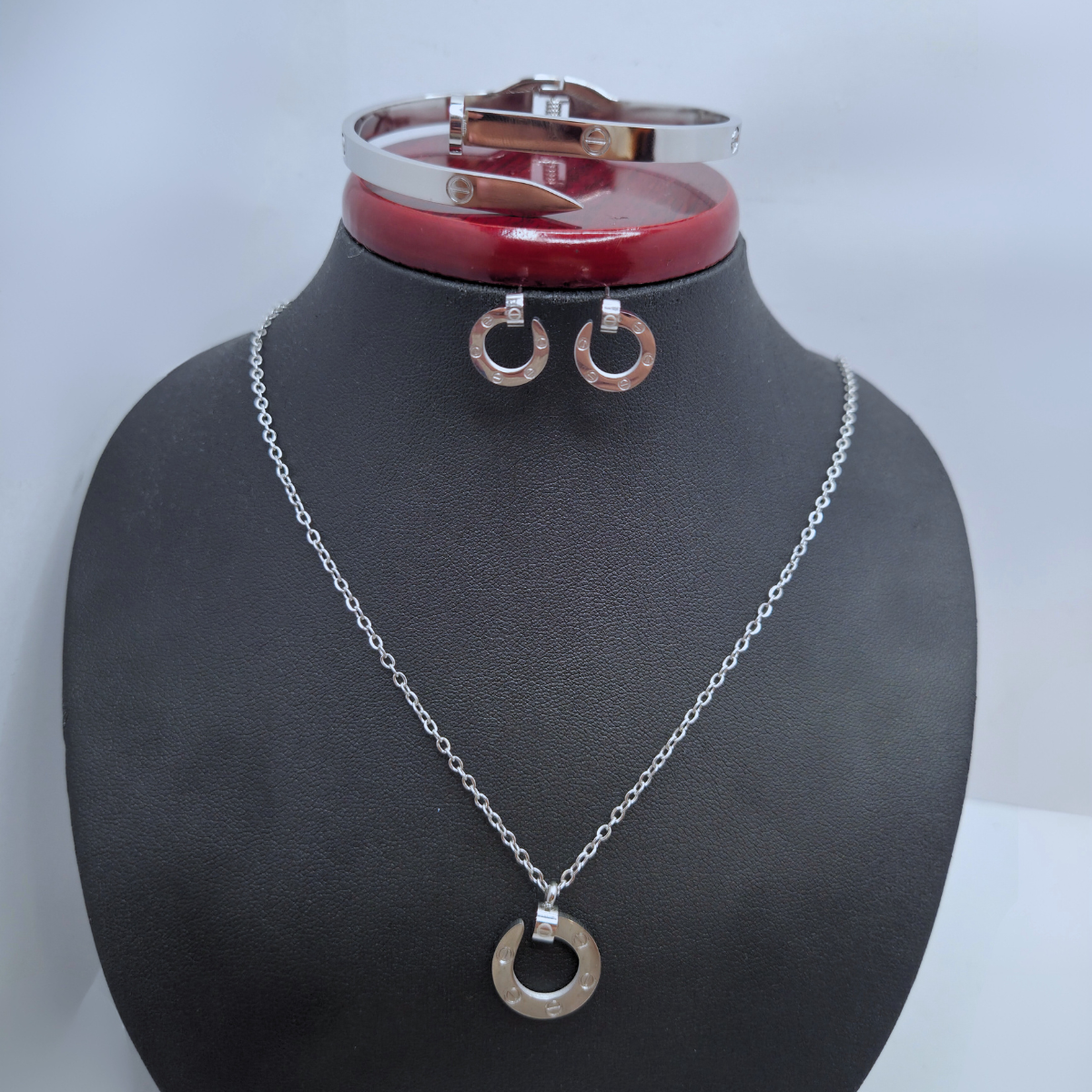 Conjunto de Joyería Círculo con Detalles de Tornillo y Circonitas 100% Acero Inoxidable Color Plata