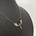 Collar Alas de Ángel con Circonitas Multicolor 100% Acero Bañado en Oro 18K