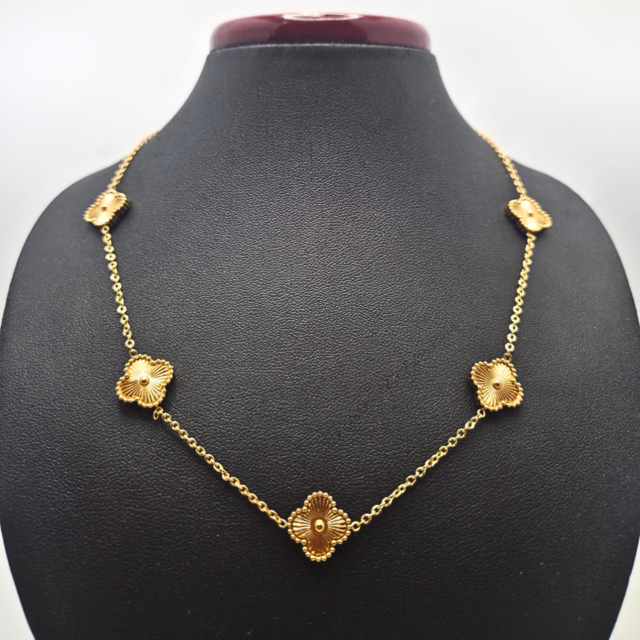 Collar de Trébol Texturizado 100% Acero Bañado en Oro 18K