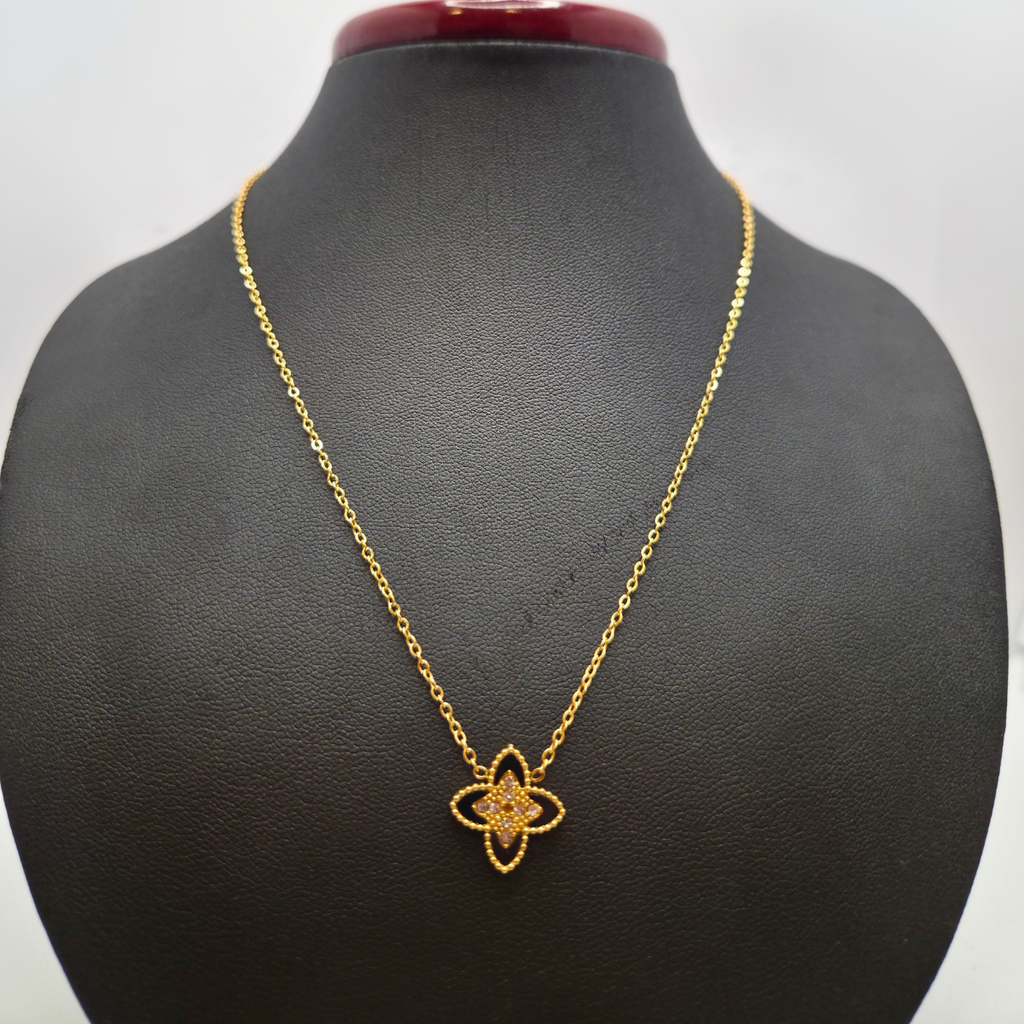 Collier pendentif fleur à quatre pétales avec zircone, 100 % acier plaqué or 18 carats