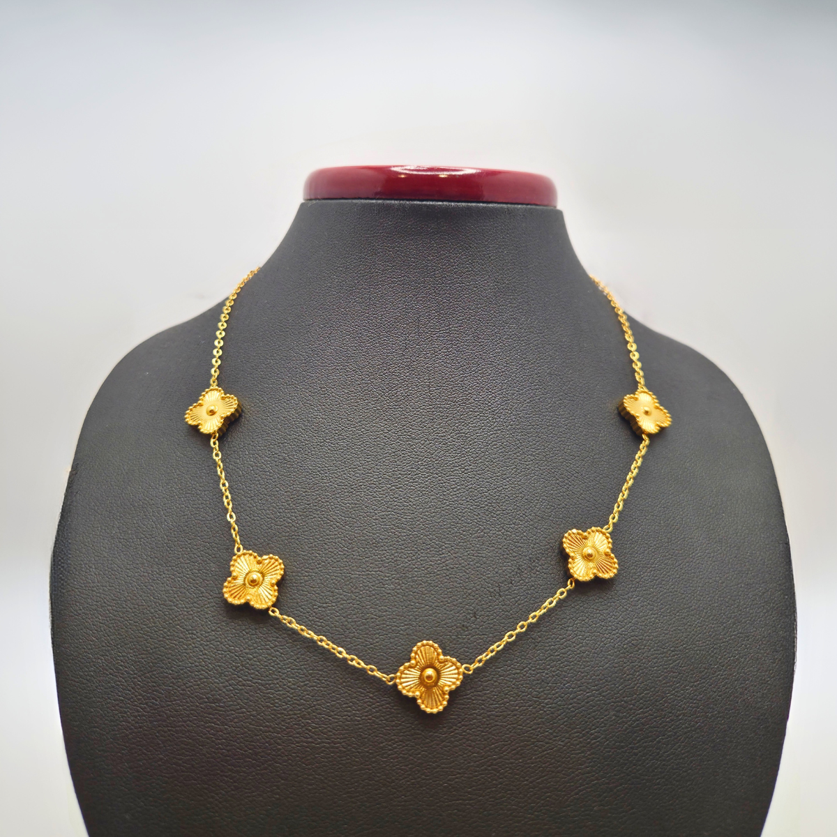 Conjunto de Joyería Trébol Texturizado 100% Acero Bañado en Oro 18K