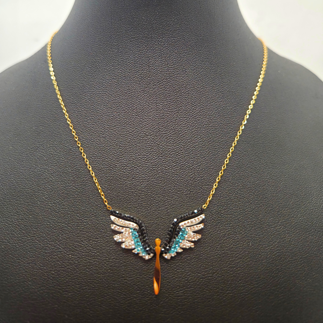 Collar Alas de Ángel con Circonitas Multicolor 100% Acero Bañado en Oro 18K