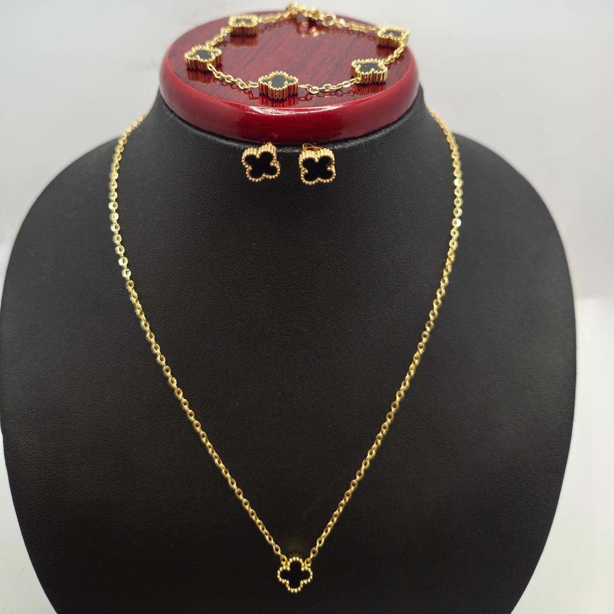 Conjunto de Joyería Trébol Negro 100% Acero Bañado en Oro 18K