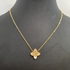 Collar con Colgante Flor de Cuatro Pétalos con Nácar y Circonitas 100% Acero Bañado en Oro 18K