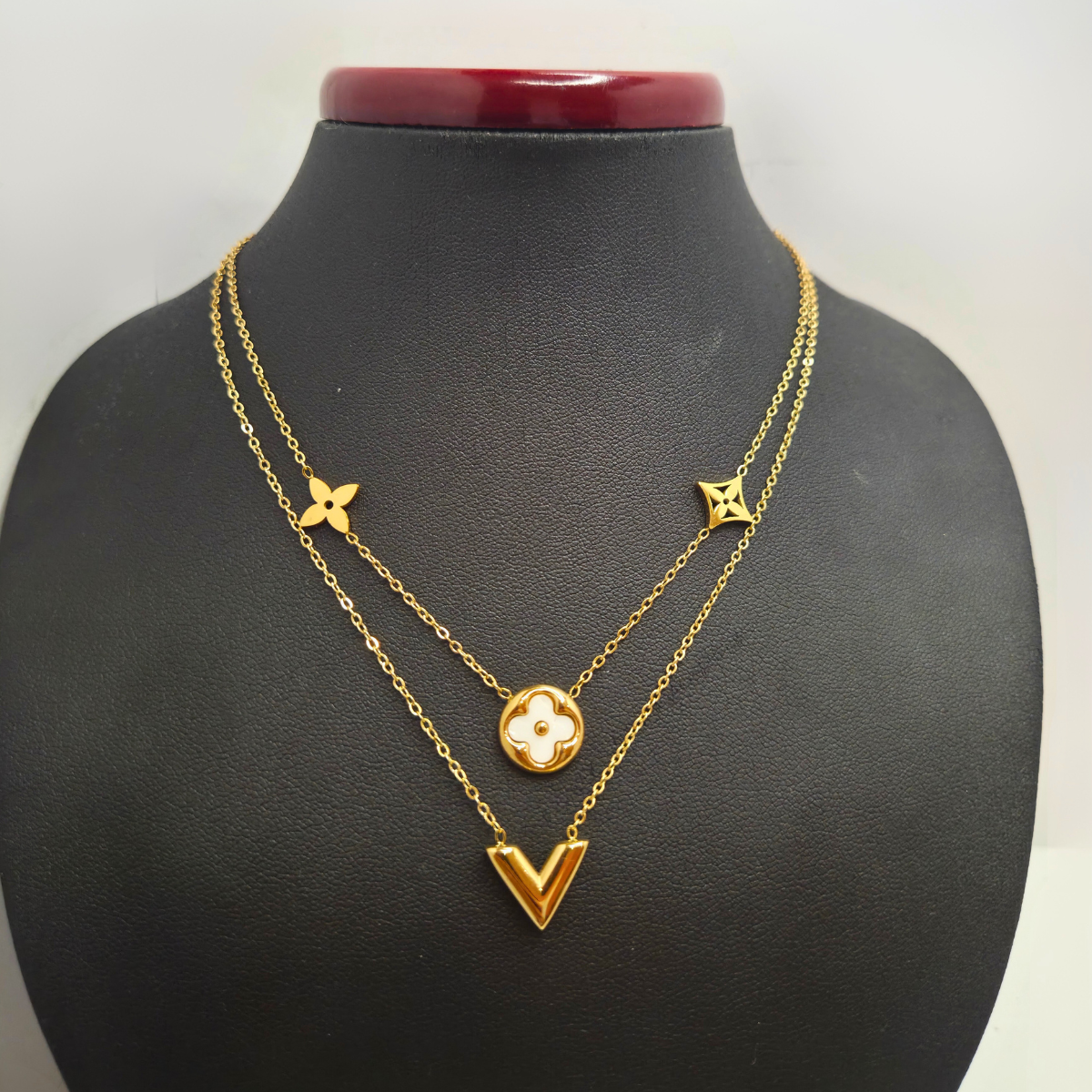 Collar Doble Cadena con Colgantes Variados 100% Acero Bañado en Oro 18K