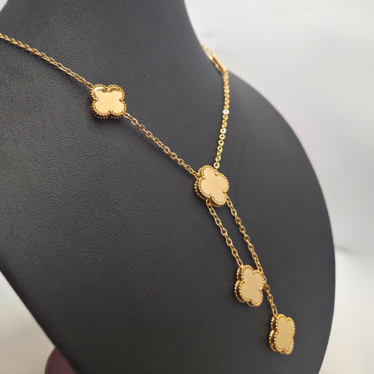 Collar Lariat de Tréboles Texturizados 100% Acero Bañado en Oro 18K