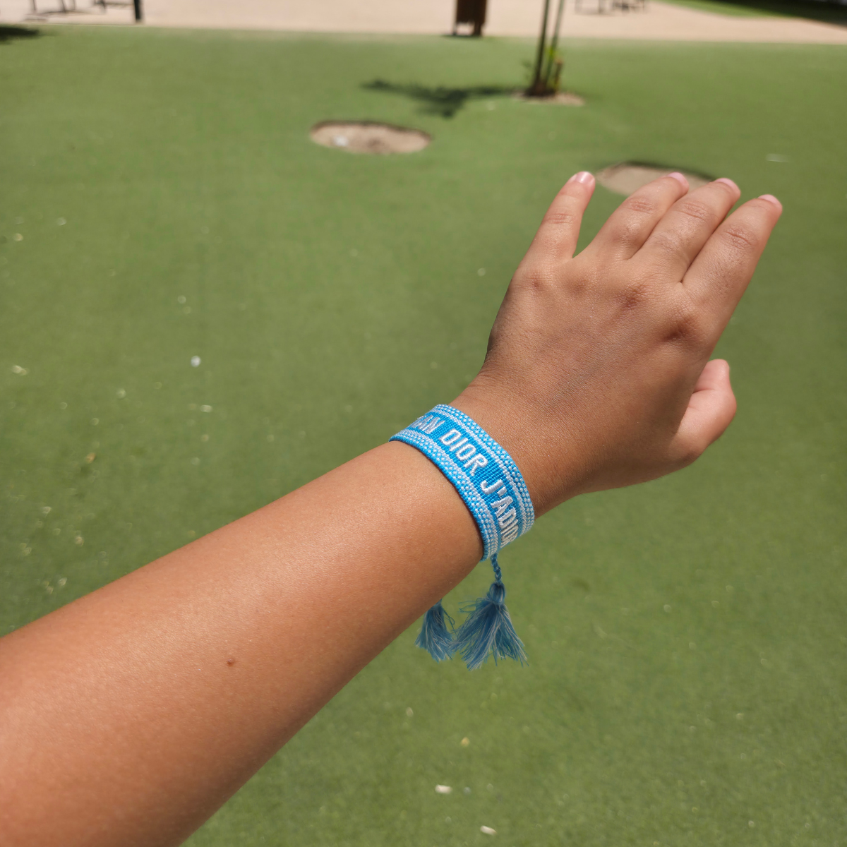 Pulsera Tejida Azul con Texto Ajustable
