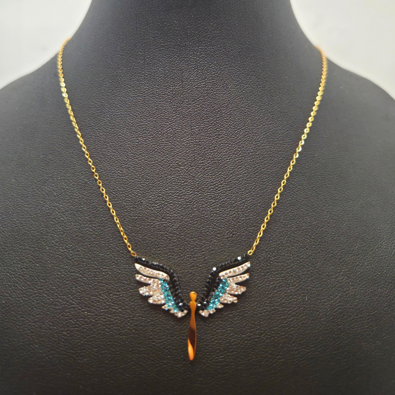 Collar Alas de Ángel con Circonitas Multicolor 100% Acero Bañado en Oro 18K