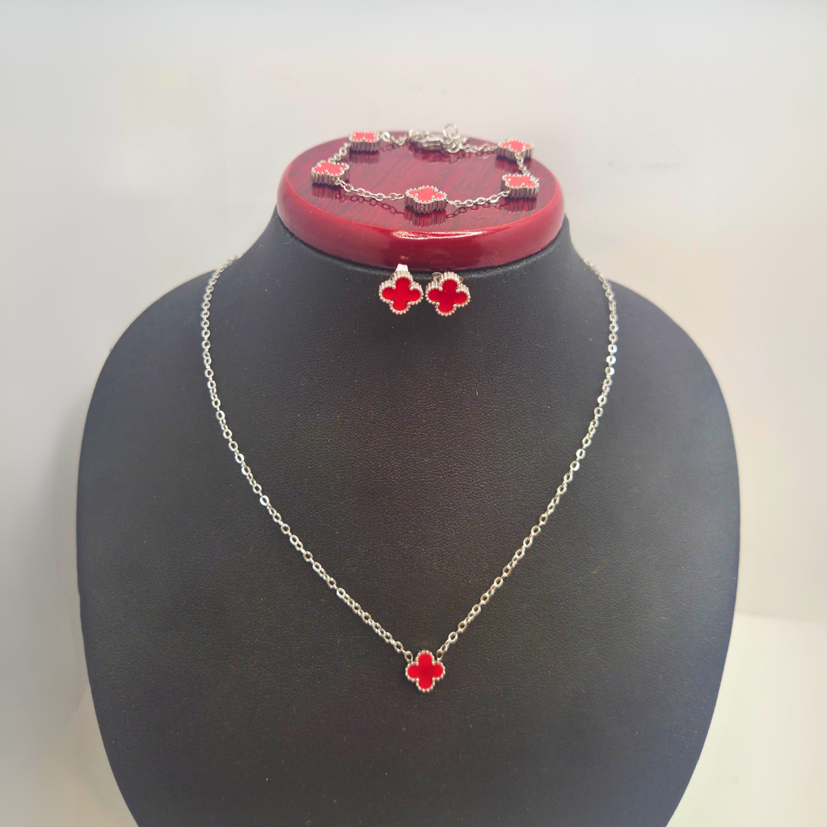 Conjunto de Joyería Trébol Rojo 100% Acero Inoxidable Color Plata
