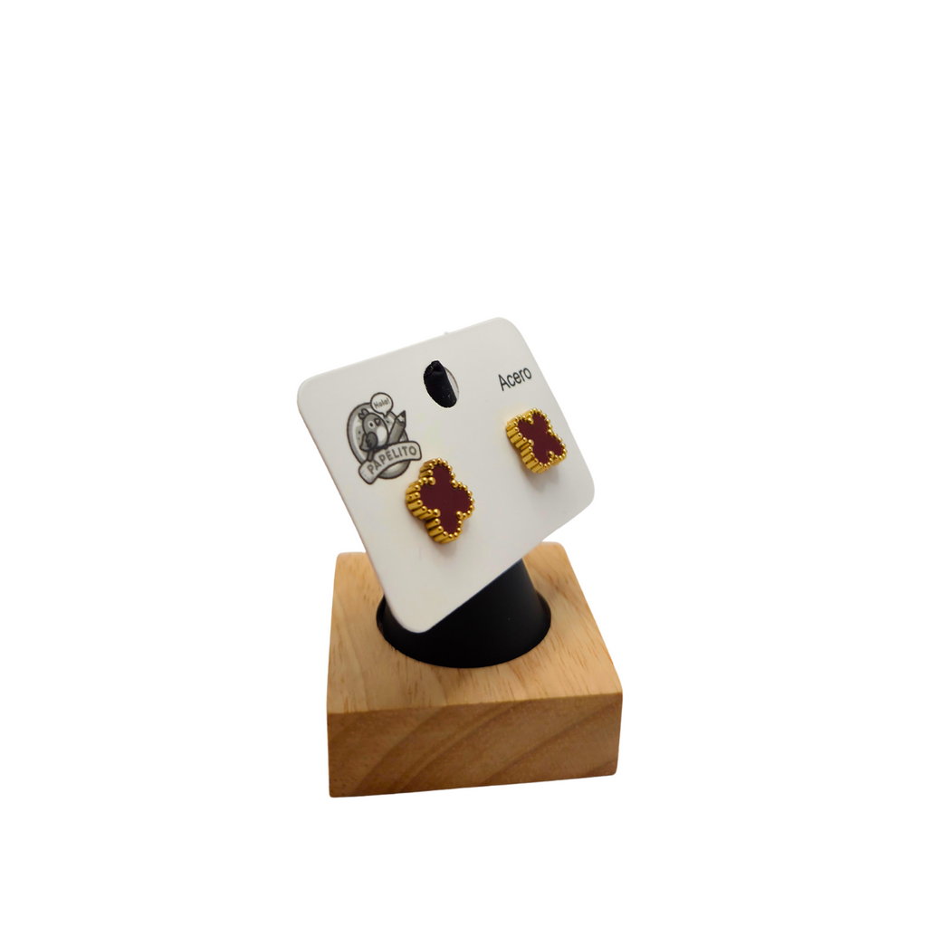 Pendientes de Botón Trébol Burdeos con Borde Dorado Perlado 100% Acero Bañado en Oro 18K