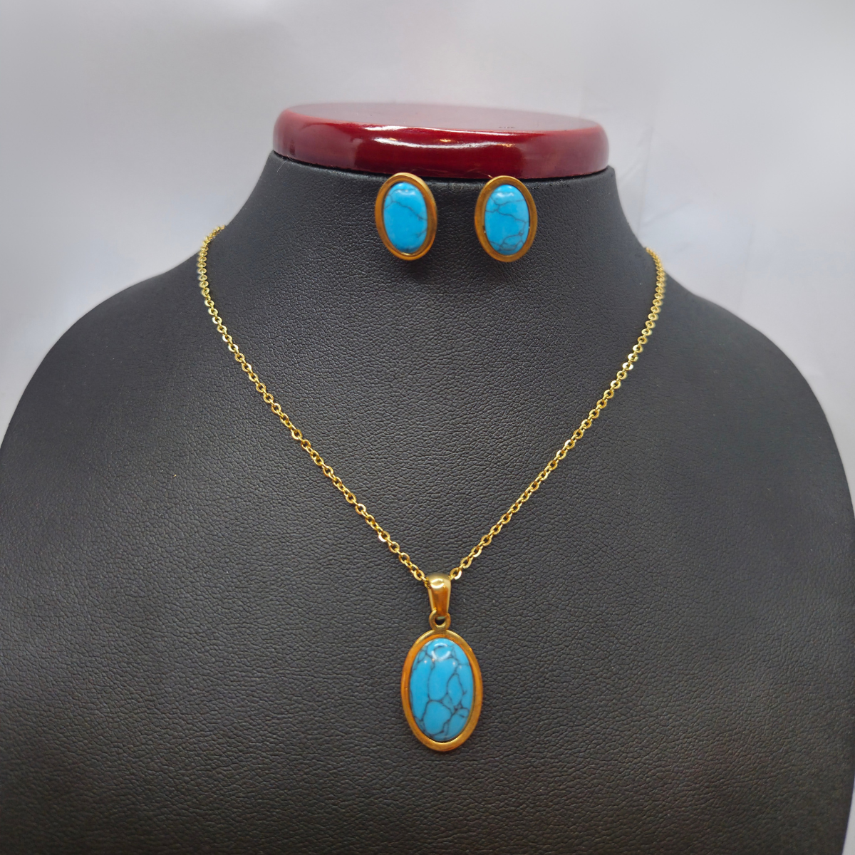 Conjunto de Collar y Pendientes con Ovalo de Piedra Turquesa Natural - 100% Acero Bañado en Oro 18K