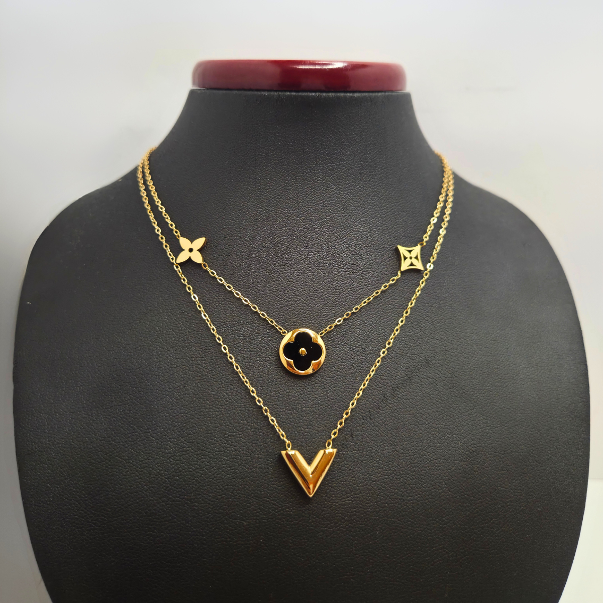Collar Doble Cadena con Colgantes Variados y Trébol Negro 100% Acero Bañado en Oro 18K