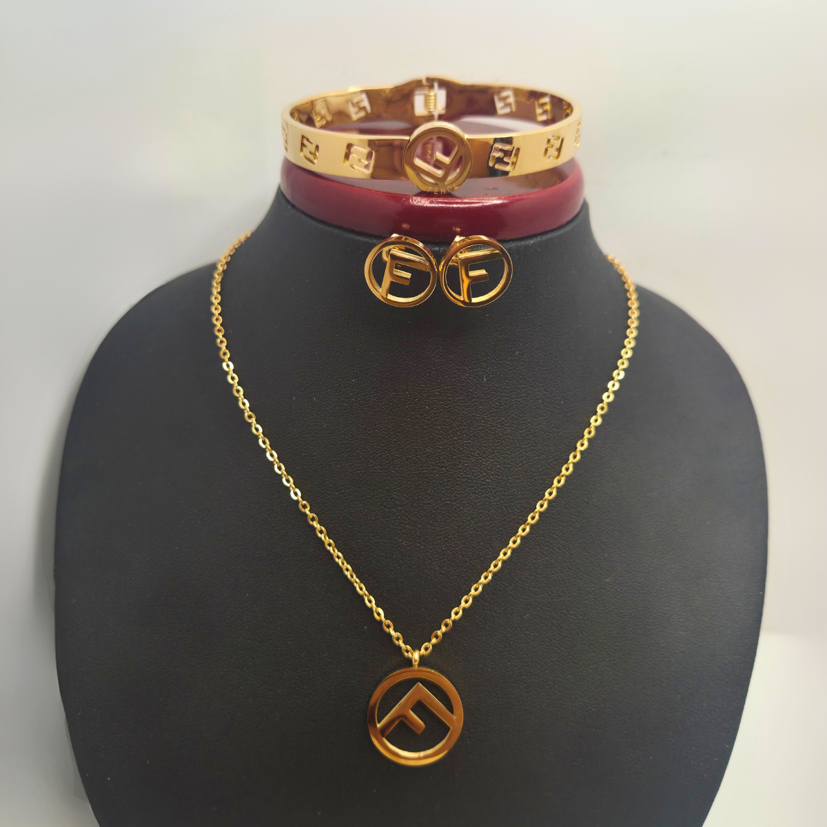 Conjunto de Joyería Diseño Doble Letra Entrelazada 100% Acero Bañado en Oro 18K