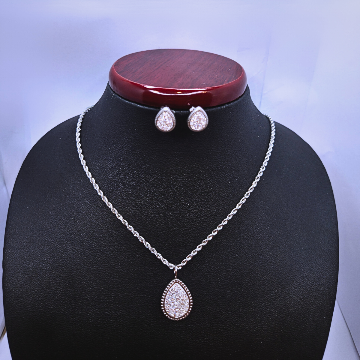 Conjunto de Collar y Pendientes de Gota con Micro Pavé de Cristales - Acero Inoxidable