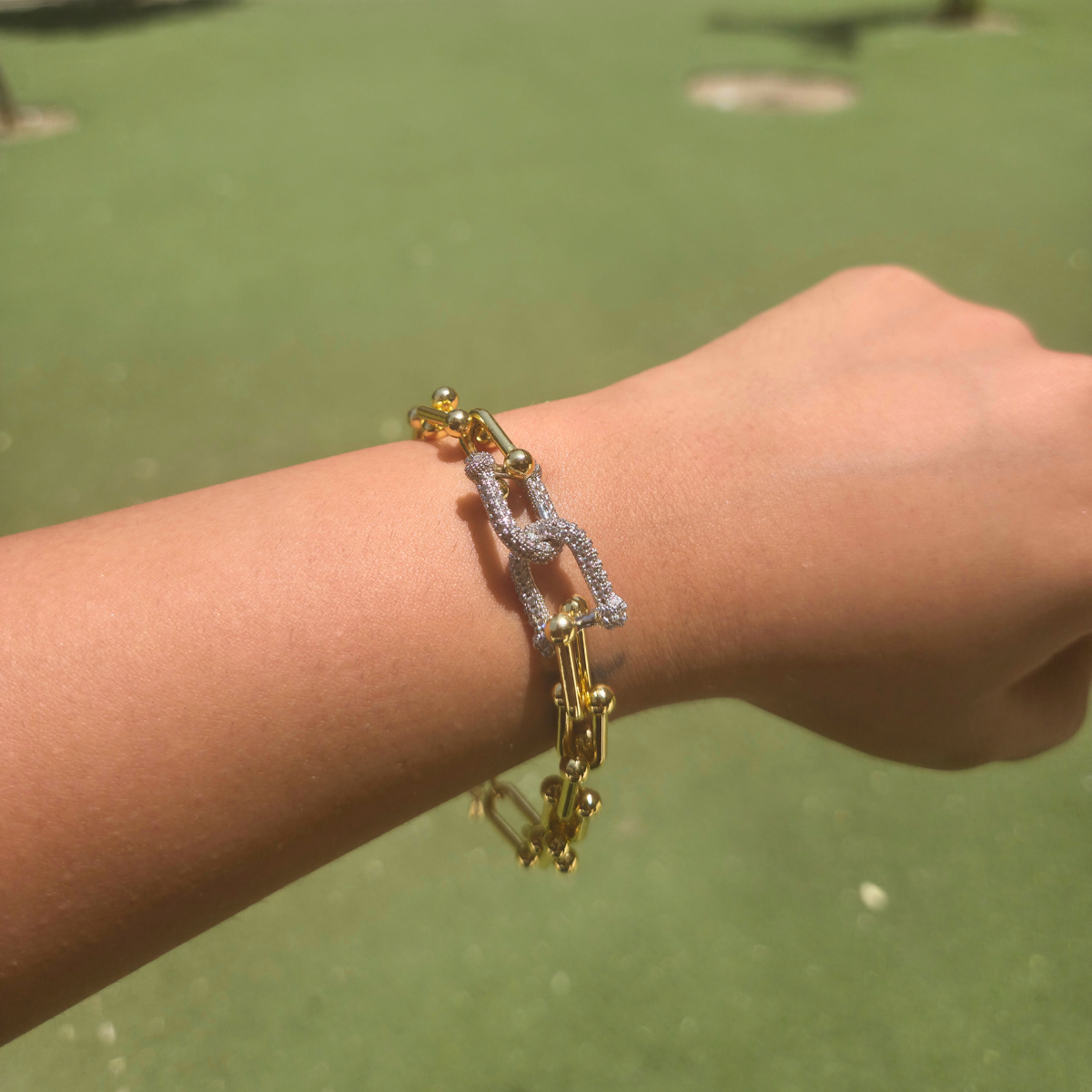 Pulsera de Cadena con Motivos de Trébol Negros - 100% Acero Bañada en Oro de 18K