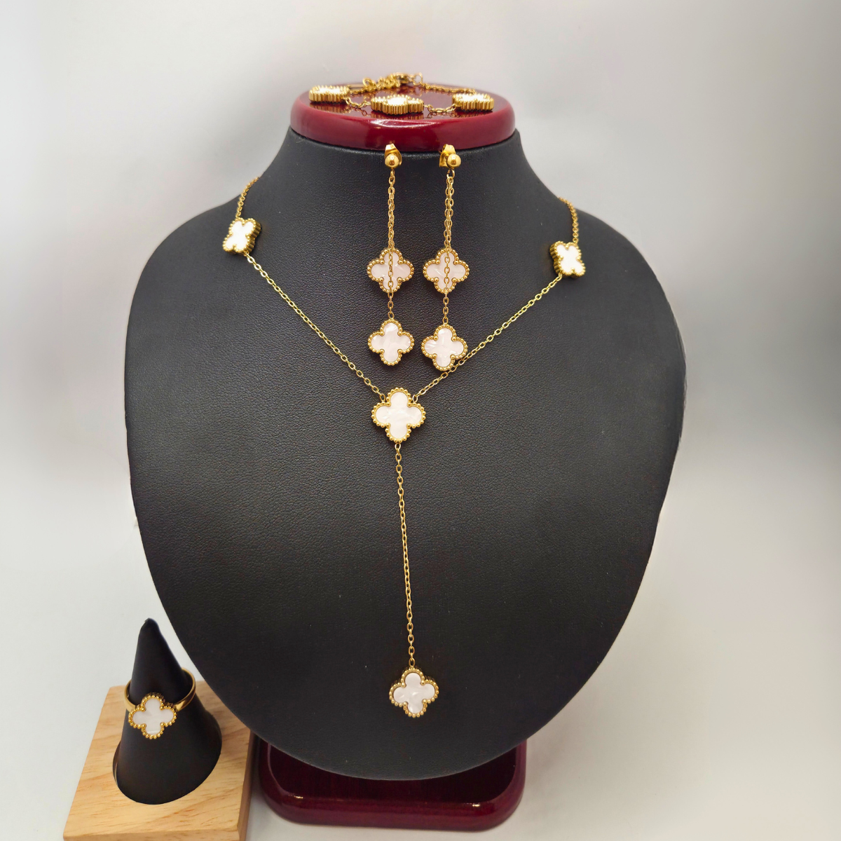 Conjunto de Joyería Trébol Blanco Nácar con Collar Y 100% Acero Bañado en Oro 18K
