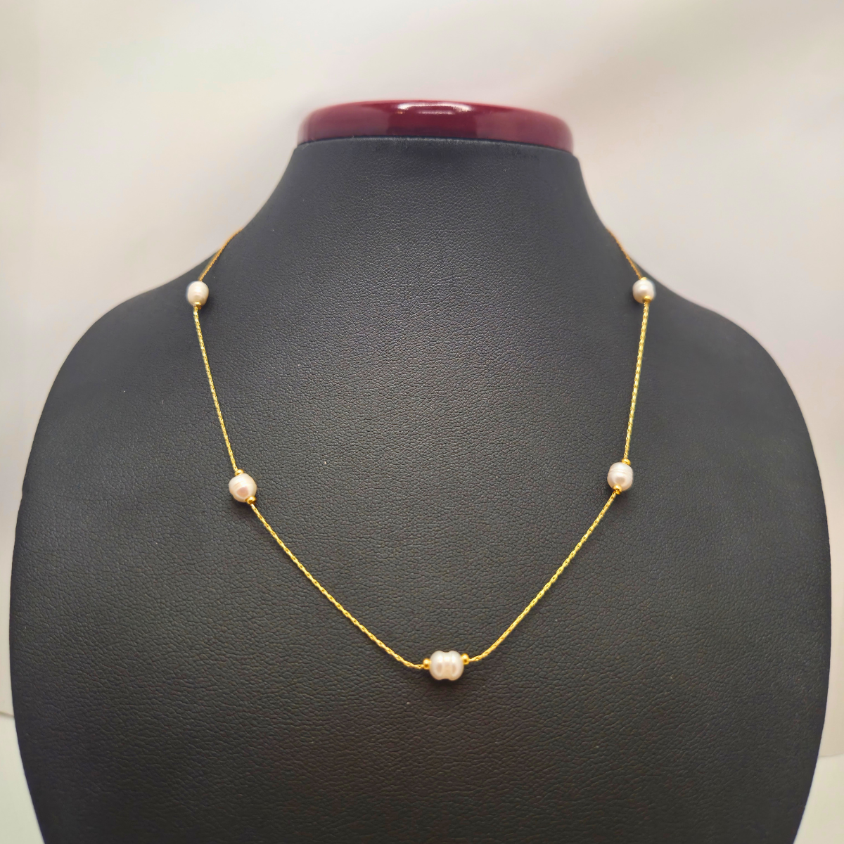Collar de Acero 100% Chapado en Oro de 18K con Perlas Naturales