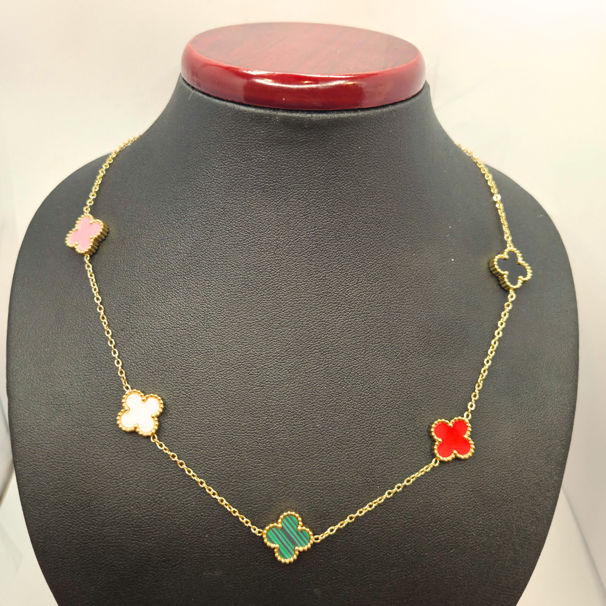 Lujo de Tréboles de Cuatro Hojas Multicolores (Collar, Pendientes, Pulsera y Anillo Free Size ) - 100% Acero Bañado en Oro 18K