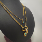 Collar de Doble Capa con Mosquetón y Charms Turquesa 100% Acero Bañado en Oro 18K