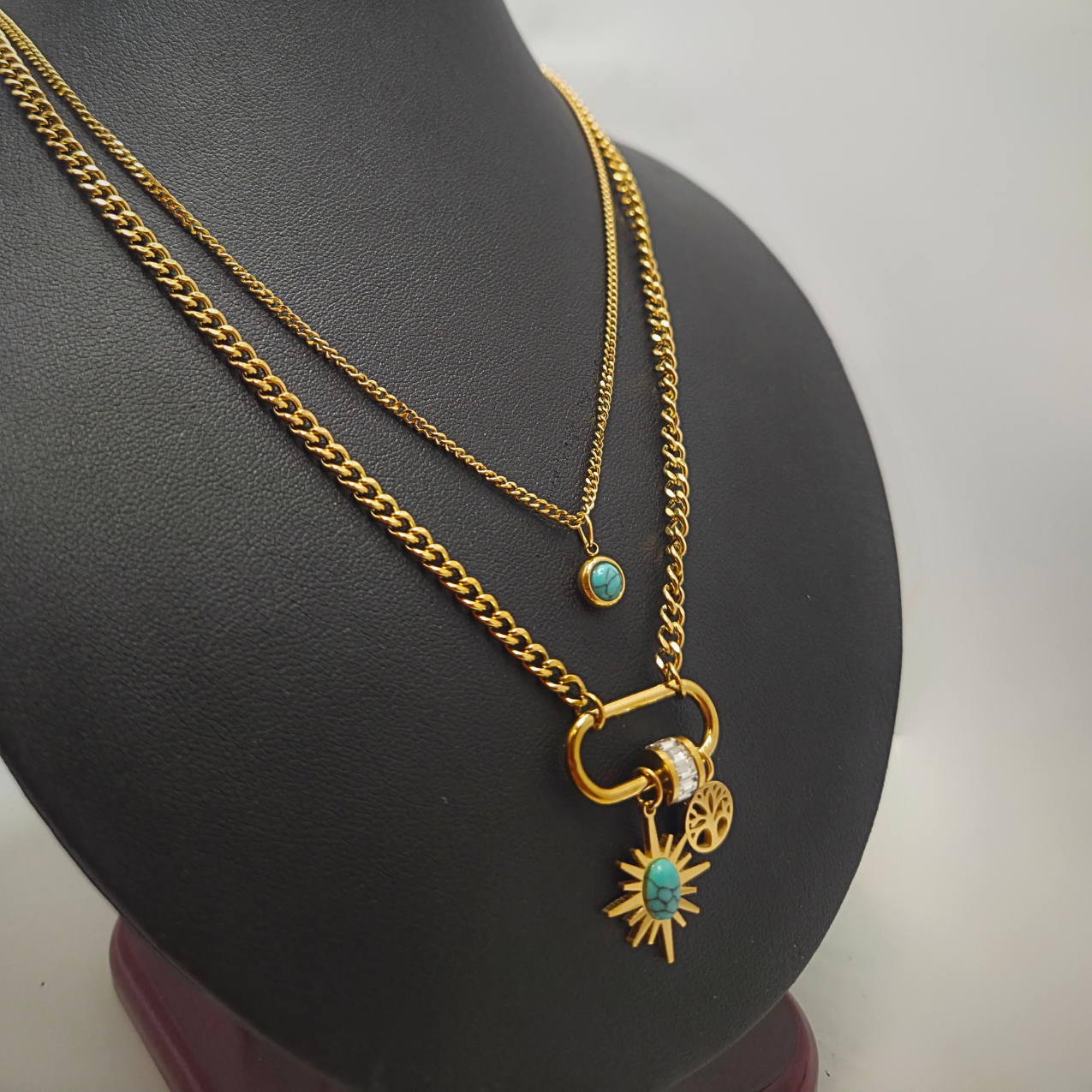 Collar de Doble Capa con Mosquetón y Charms Turquesa 100% Acero Bañado en Oro 18K
