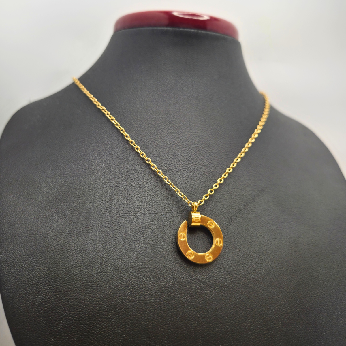 Conjunto de Joyería Círculo con Detalles Grabados 100% Acero Bañado en Oro 18K