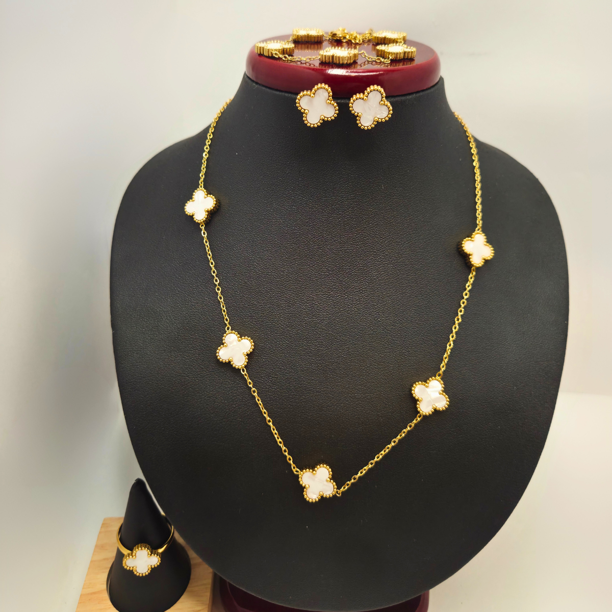 Conjunto de Joyería Trébol Blanco Nácar Largo 100% Acero Bañado en Oro 18K