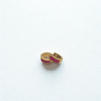Pendientes de Aro Robustos con Detalle de Esmalte Rojo Vibrante - 100% Acero Bañado en Oro 18K