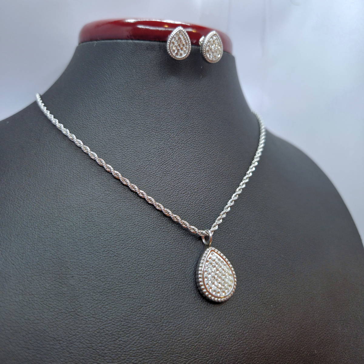 Conjunto de Collar y Pendientes de Gota con Micro Pavé de Cristales - Acero Inoxidable