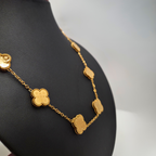 Collar de Trébol Dorados con Patrón Grabado 100% Acero Bañado en Oro 18K