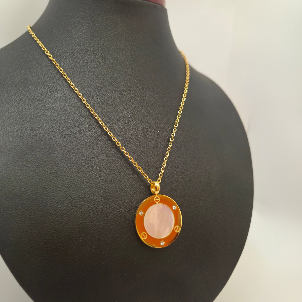 Conjunto de Collar y Pendientes Redondos 100% Acero Bañado en Oro 18K