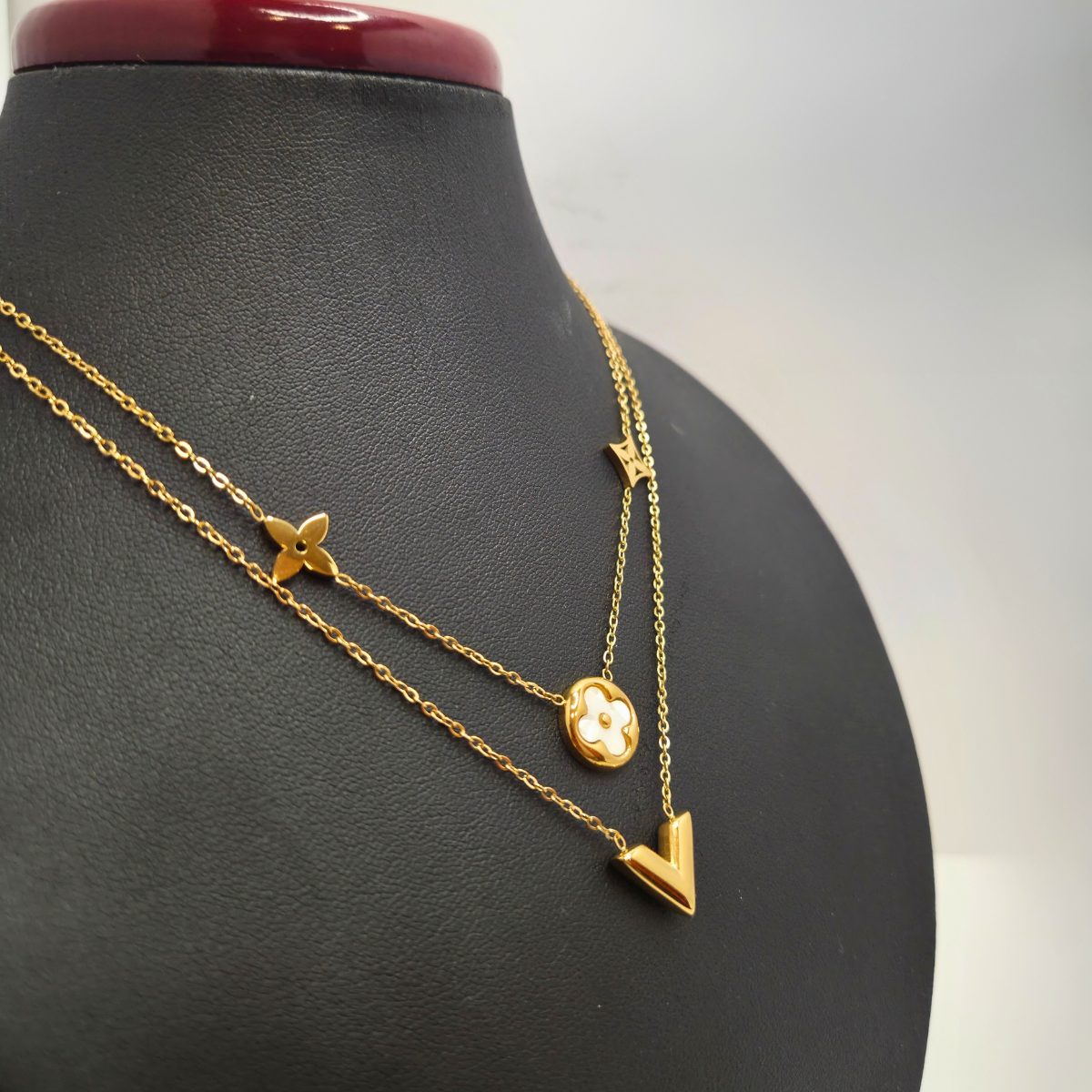 Collar Doble Cadena con Colgantes Variados 100% Acero Bañado en Oro 18K
