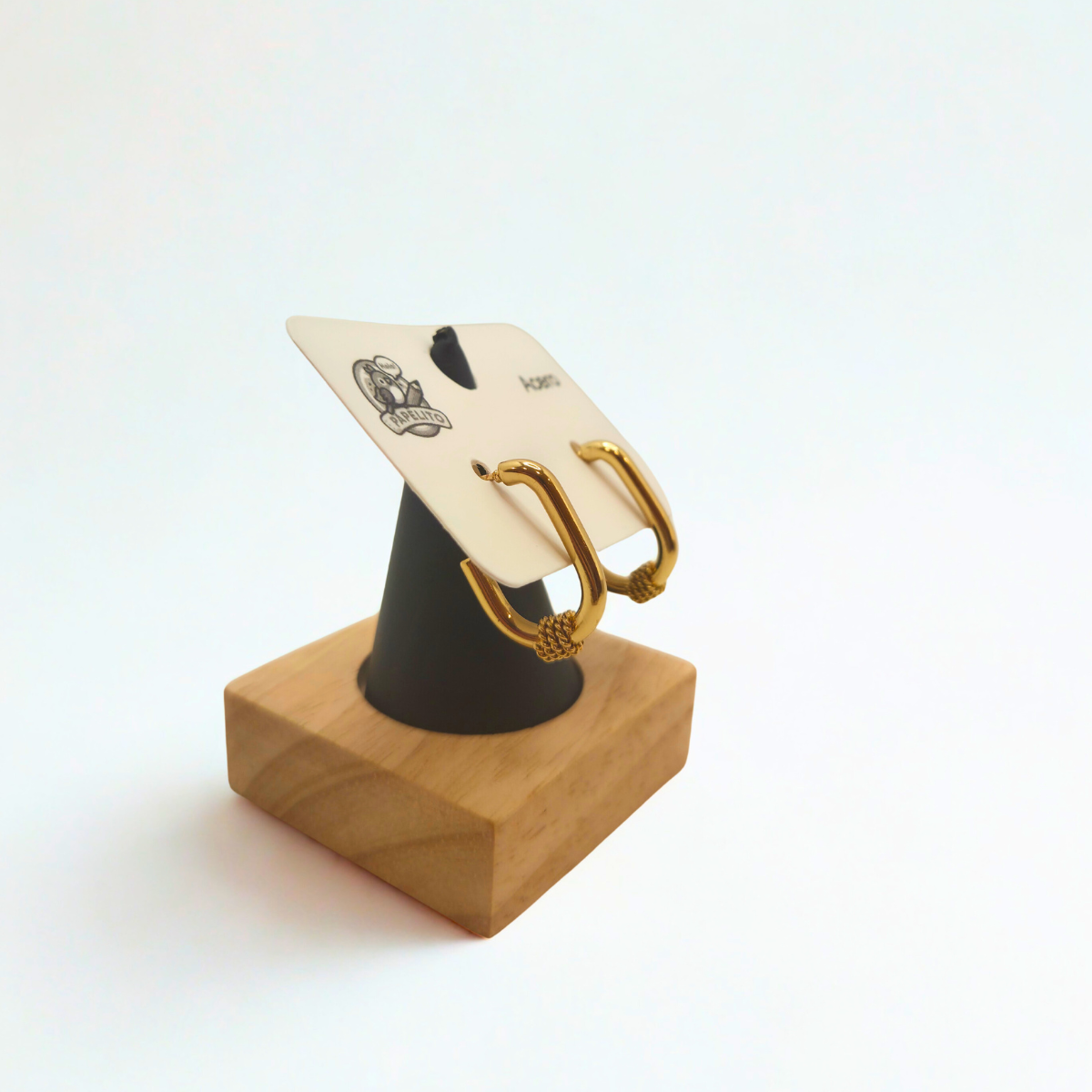 Pendientes de Aro Cuadrados con Detalle Texturizado 100% Acero Bañado en Oro 18K