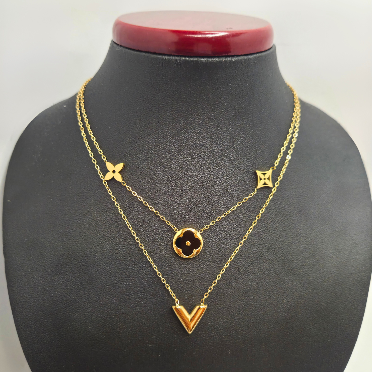 Collar Doble Cadena con Colgantes Variados y Trébol Negro 100% Acero Bañado en Oro 18K
