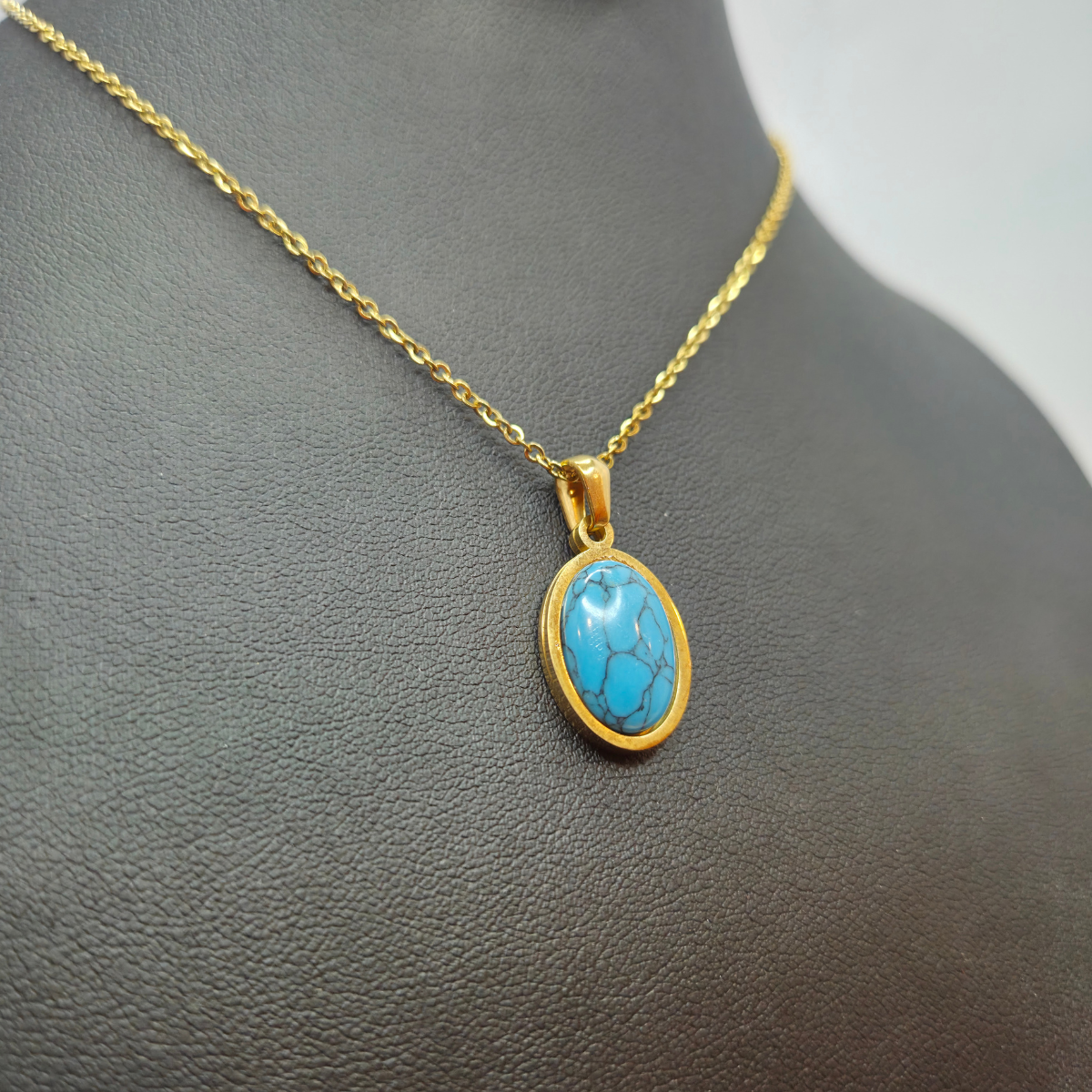 Conjunto de Collar y Pendientes con Ovalo de Piedra Turquesa Natural - 100% Acero Bañado en Oro 18K