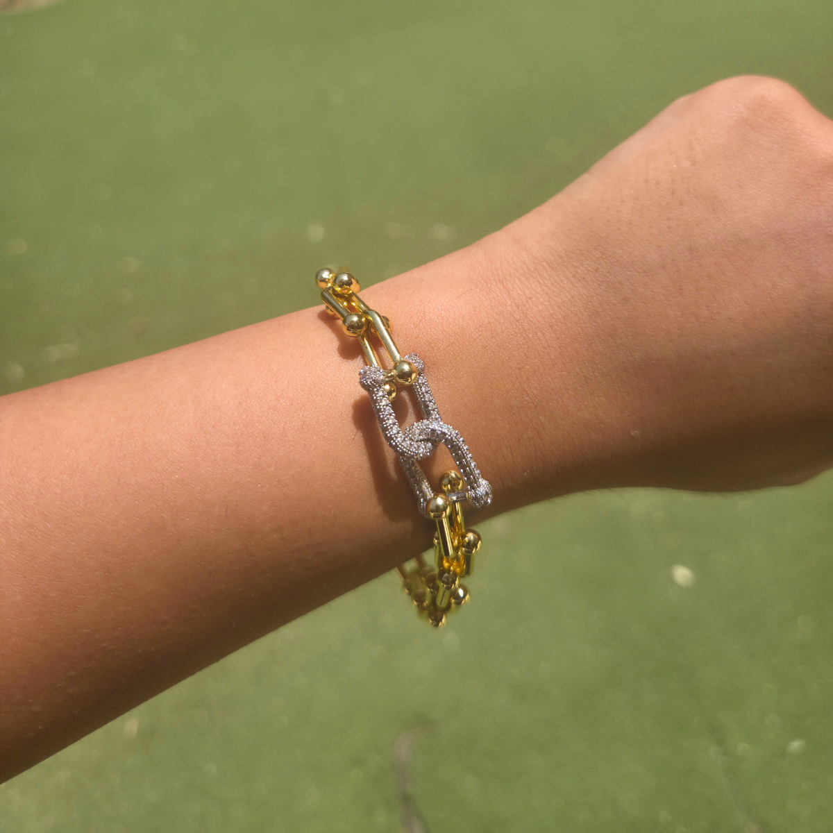 Pulsera de Cadena con Motivos de Trébol Negros - 100% Acero Bañada en Oro de 18K