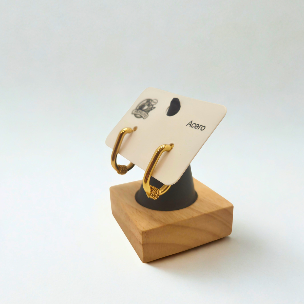Pendientes de Aro Cuadrados con Detalle Texturizado 100% Acero Bañado en Oro 18K