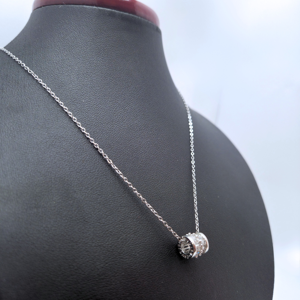 Collier 100 % acier inoxydable avec pendentif cylindrique en zircone (or ou argent)