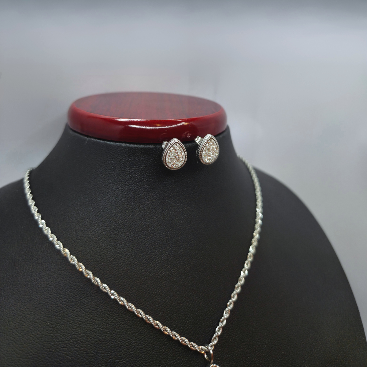 Conjunto de Collar y Pendientes de Gota con Micro Pavé de Cristales - Acero Inoxidable
