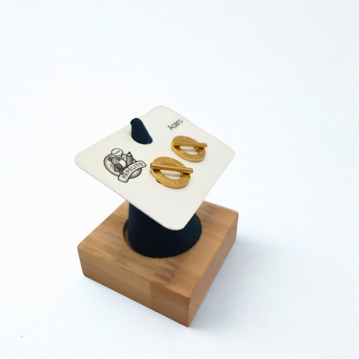 Conjunto de Joyería Circular con Barra Diagonal y Detalles de Tornillo 100% Acero Bañado en Oro 18K