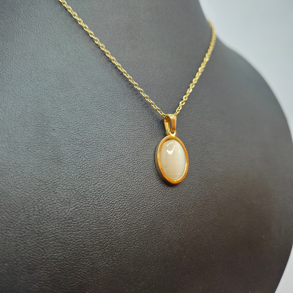 Conjunto de Joyas Clásico con Ojo de Gato Blanco - Pendientes y Collar 100% Acero Bañado en Oro de 18K