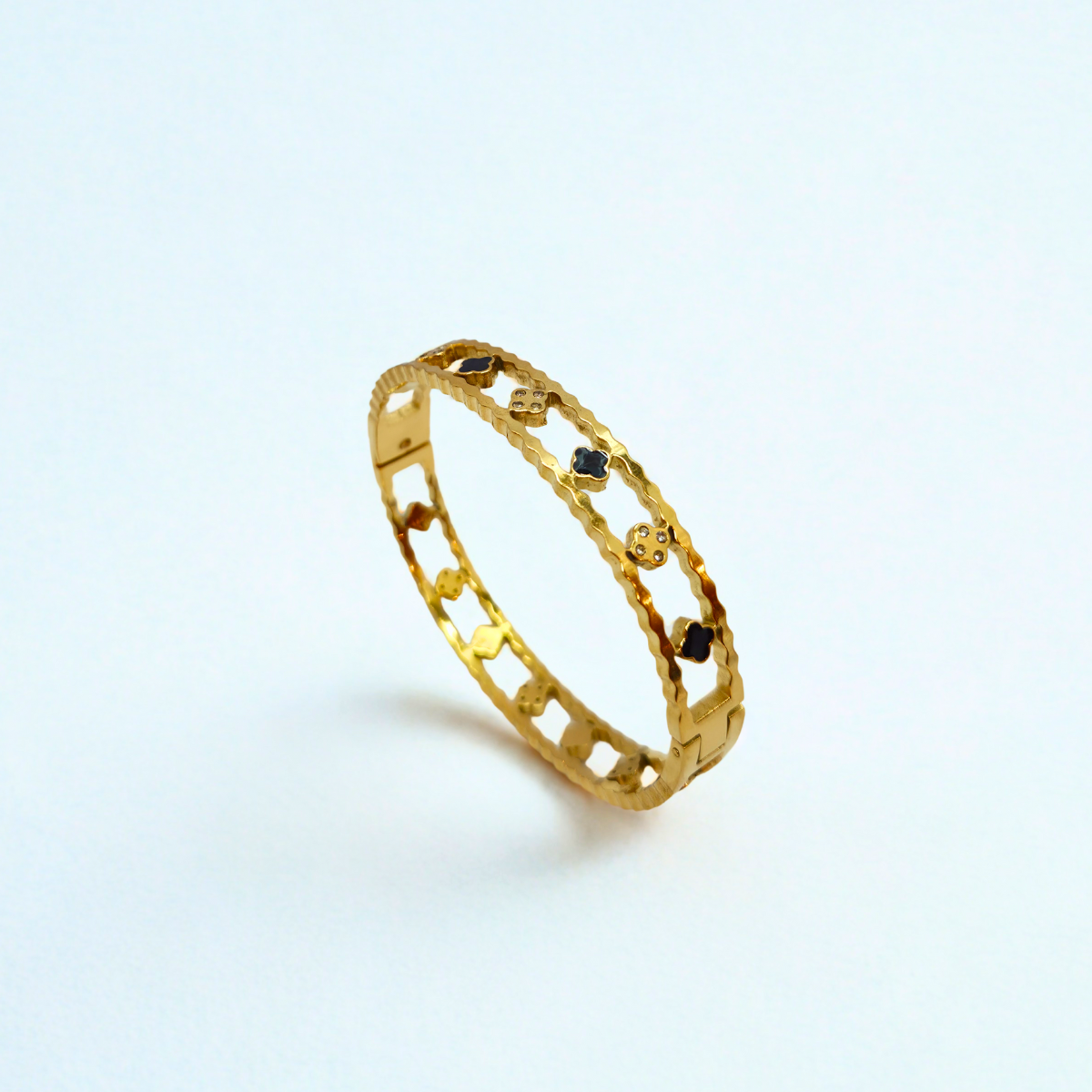 Conjunto Lujo de Diseño Geométrico (Collar, Pendientes y Pulsera) - 100% Acero Bañado en Oro 18K