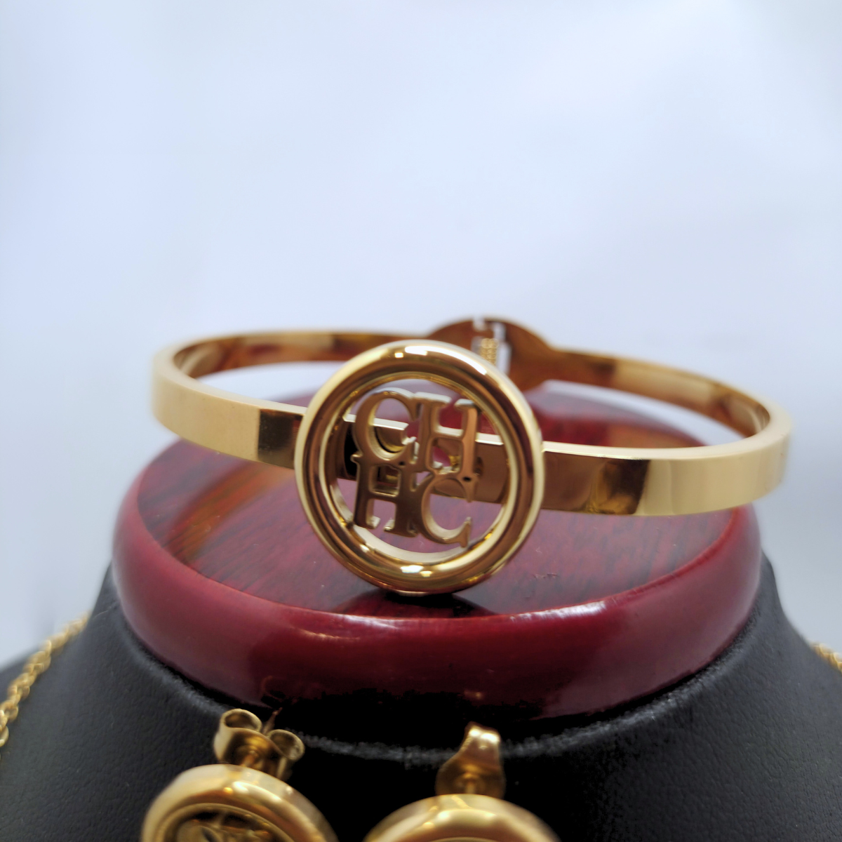 Conjunto de Joyería Circular con Detalles Grabados 100% Acero Bañado en Oro 18K