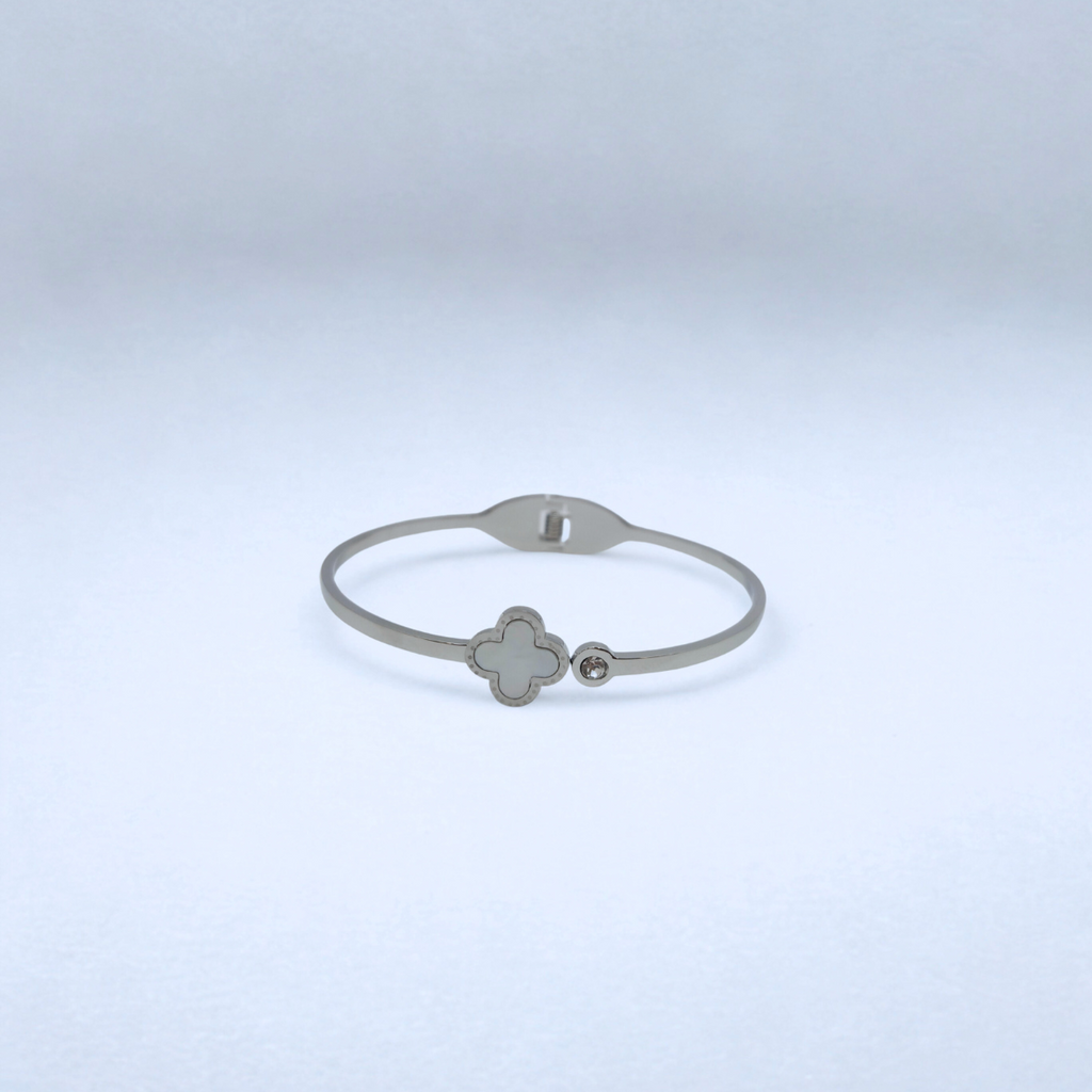 Pulsera Rígida con Trébol de Nácar Blanco y Gema 100% Acero Inoxidable Color Plata