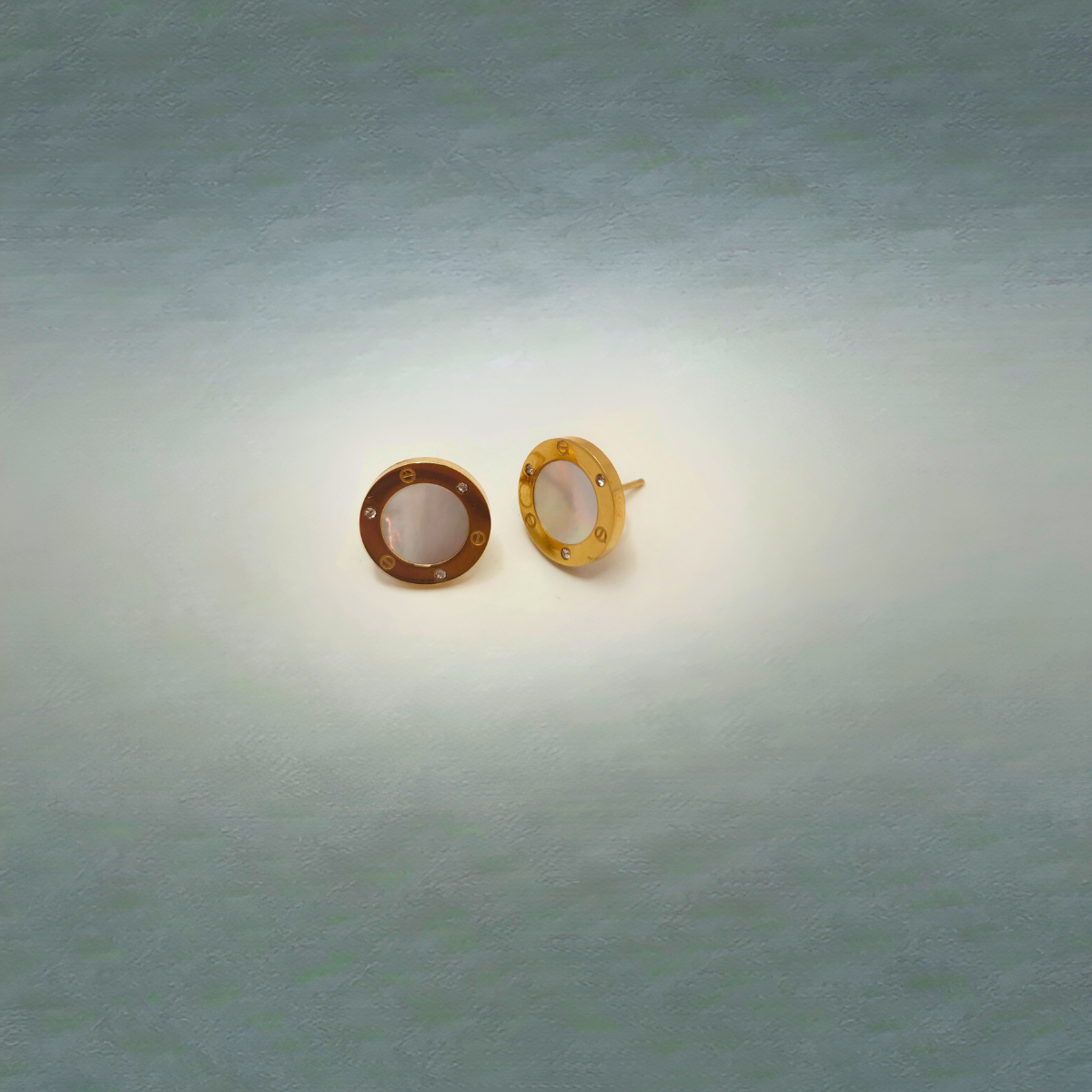 Conjunto de Collar y Pendientes Redondos 100% Acero Bañado en Oro 18K